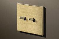 2C Панель 1-ая 250V 2-way, Brass 2C Панель 1-ая 250V 2-way, Brass
